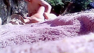 Playa nudista de voyeur