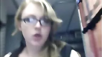 Sexy Naked Pussy Secretly Masturbates On The Hallway