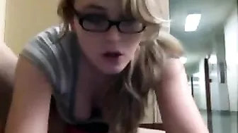 Sexy Naked Pussy Secretly Masturbates On The Hallway