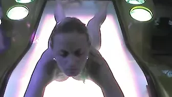 Video Solarium Très Chaud Avec Une Beaute Nue Très Sexy