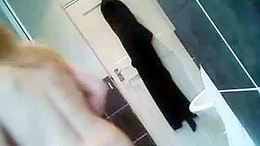 Verborgen Voyeur Video in de badkamer Naakt mama bespioneerd Cam