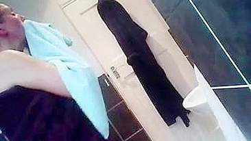 Verborgen Voyeur Video in de badkamer Naakt mama bespioneerd Cam