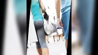 Voyeur Hot Girl in Tight Pants Shows Perfect Ass on the Street