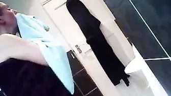 Sneaky Voyeur Video In The Bathroom Caught Naked Milf Spying On Cam!