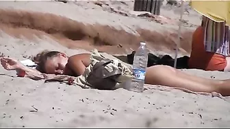 Hot Nude Girl Filmed On Hidden Cam During A Voyeur Plage Tube Video