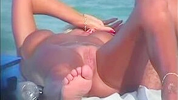 Naakt Strand Video's van Sexy Amateur Women Doing Naakt Sunbath