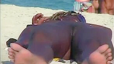 Naakt Strand Video's van Sexy Amateur Women Doing Naakt Sunbath
