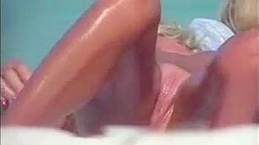 Naakt Strand Video's van Sexy Amateur Women Doing Naakt Sunbath