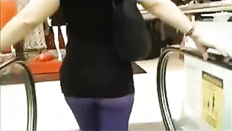 Sexy Butt Caught In Candid Voyeur Camera At The Mall, Filmed In Yoga Pants