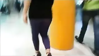 Sexy Butt Caught In Candid Voyeur Camera At The Mall, Filmed In Yoga Pants