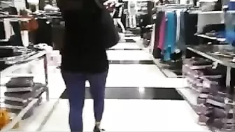 Sexy Butt Caught In Candid Voyeur Camera At The Mall, Filmed In Yoga Pants