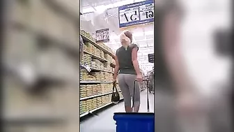 Sexy Leggings Reveal Great Ass On Woman In Candid Video