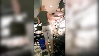 Sexy Leggings Reveal Great Ass On Woman In Candid Video