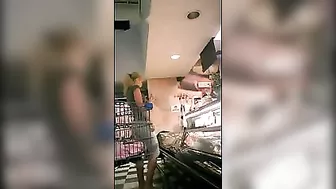 Sexy Leggings Reveal Great Ass On Woman In Candid Video