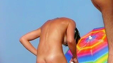Voyeur Video Naked Pussy Filmed at the Beach