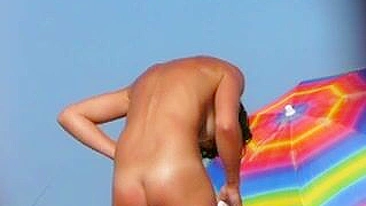 Voyeur Video Naked Pussy Filmed at the Beach