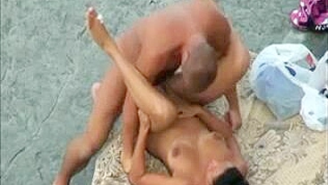 Nude Amateur Couple Caught Making Sex at the Beach