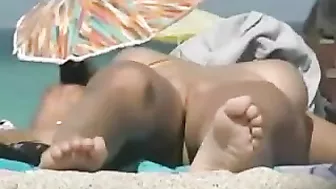 Spying Sexily Naked Pussies At The Beach In Europe