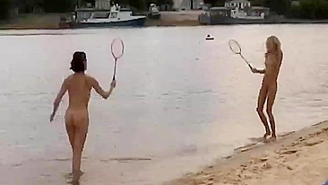 Video de nudismo ruso dos caliente a niñas jugando desnuda en la playa