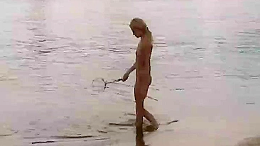 Video de nudismo ruso dos caliente a niñas jugando desnuda en la playa
