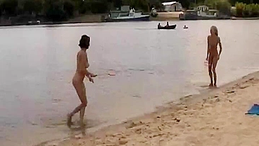 Video de nudismo ruso dos caliente a niñas jugando desnuda en la playa