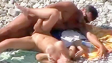 Beach Fucking Video of Amateur Couple Caught on Hidden Camera