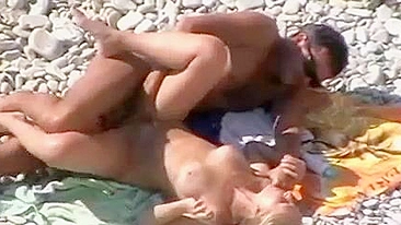 Beach Fucking Video of Amateur Couple Caught on Hidden Camera