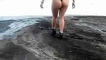 Big Butt Housewife at the Beach Voyeur Clip