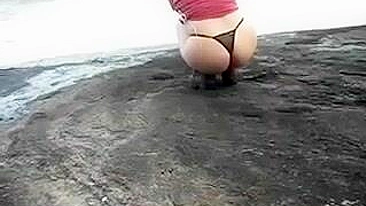Big Butt Amateur Housewife On Beach Voyeur Clip
