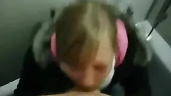 Geheime Porn Video in Toilet Duitse vriendin zuigt vriendje