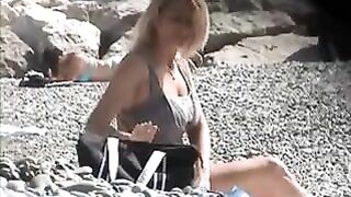 Franse Riviera Beach Frans meisje Topless gefilmd op Voyeur Cam