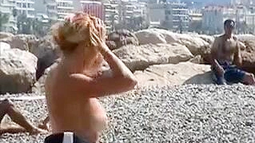 Franse Riviera Beach Frans meisje Topless gefilmd op Voyeur Cam