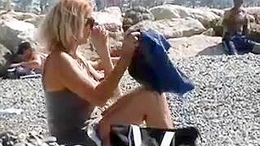 Franse Riviera Beach Frans meisje Topless gefilmd op Voyeur Cam