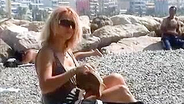 Franse Riviera Beach Frans meisje Topless gefilmd op Voyeur Cam