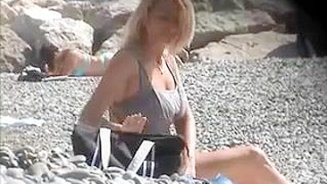 Franse Riviera Beach Frans meisje Topless gefilmd op Voyeur Cam