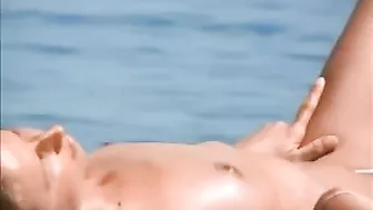 Filmato francese Riviera Beach ragazza calda bionda francese in Topless