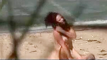 Sexy Beach Bang Caught On Camera By Kinky Couple