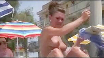 Enjoy Voyeur Video Of Sexy Naked Coño On The Beach!