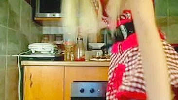 Hideaway Peeper Video Of Mischievous Lady's Exposed Bottom In The Kitchen