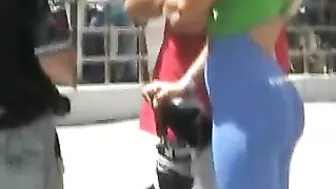 Girl With Sexy Butt In Tight Pants Caught On Voyeur Cam