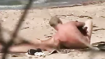 Secretly Filmed Amateur Couple Having Sex On The Beach