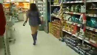 Femme Sexy En Video Upskirt Nu À La Boutique Locale