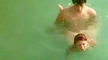 Secret Beach Voyeur Sex Video Koppel Gefilmd neuken in Water