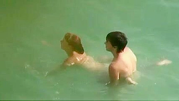 Secret Beach Voyeur Sex Video Koppel Gefilmd neuken in Water