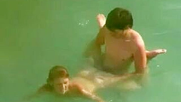 Secret Beach Voyeur Sex Video Koppel Gefilmd neuken in Water