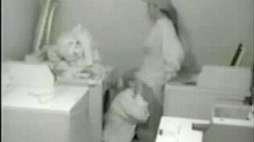 Laundry Room Lesbian Girls gefilmt Making Out auf hidden cam