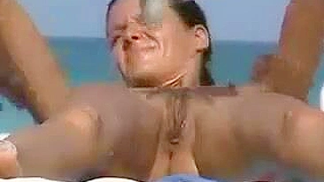 Voyeur Strand Film heiße Frau mit Titten und Pussy am Strand
