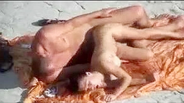 Homemade Video Voyeur Catches Young Couple Fuck at Beach