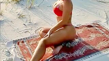 Topless Beach Video: Excellent Tits And Butt!