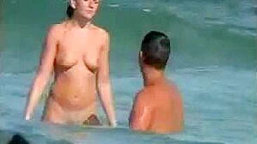 Voyeur Caméra cachée Au Beach Girls Nude prélasser au soleil